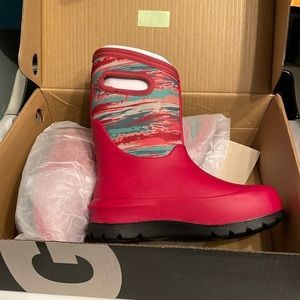 Bogs snow boots sz 4 NEW
